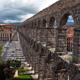 Escapada con Spa en Hotel Cándido y Vuelo en Globo para dos con Fotos y Vídeo (Segovia)