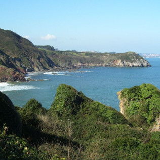 Fin de Semana Rural en Habitación Superior con Bañera de Hidromasaje en Hotel El Carmen 3* (Perlora, Asturias)