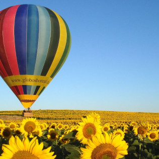 Vuelo en Globo con Cava, Almuerzo, Reportaje de Fotos y Vídeo HD con Traslado desde Madrid (Segovia)
