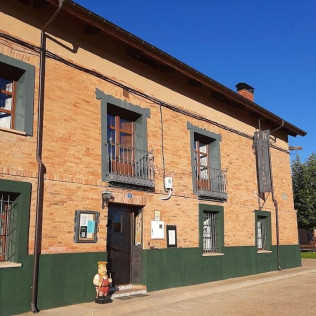 Escapada Rural con Desayuno en Hostal Los Oteros (Pajares de los Oteros, León)