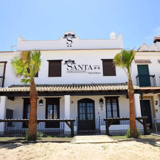Escapada de 2 Noches con Desayuno en Hostal Santa (El Rocío, Huelva)