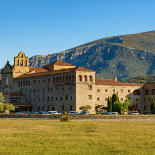 Escapada en Villa Deluxe con Spa y Desayuno en Hotel & SPA Monasterio de Boltaña 5* (Boltaña, Huesca) 