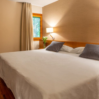 Escapada con Cena y con Opción a Botella de Cava en Hotel Xalet del Golf 4* (Bolvir, Girona)