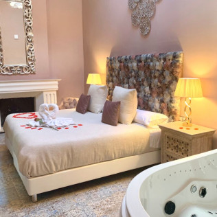 Escapada con Bañera Hidromasaje en Akla Hotel Mérida 4* (Mérida, Badajoz)