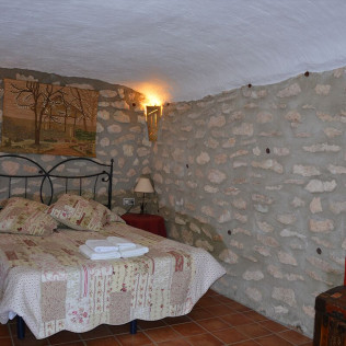 Escapada de 1 o 2 Noches con Desayuno en Vivienda Turística Casas Cueva el Mirador de Orce (Orce, Granada)