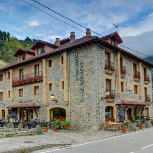 Escapada al Hotel Cosgaya en los Picos de Europa con Visita a Bodega (Cantabria)