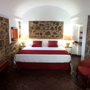 Escapada Romántica con Desayuno en Hotel Monasterio Rocamador (Almendral, Badajoz)
