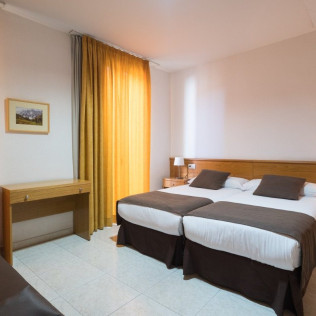 Escapada de 2 Noches con Desayuno en Hotel Rural Alta Garrotxa (Tortellà, Girona)