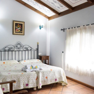 Escapada con Desayuno en Hotel Rural Soterraña (Madroñera, Cáceres)
