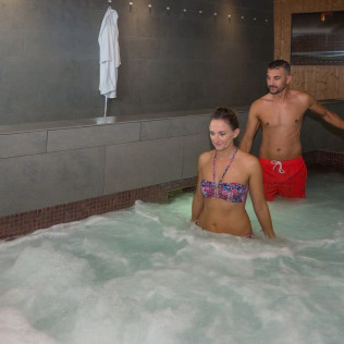 Baño Termal Marino, Masaje y Cena Degustación para dos en Hotel Thalasso Cantábrico Las Sirenas 4* (Viveiro, Lugo)