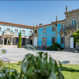 Escapada con Desayuno en Hotel Panadeiramar y Visita a Bodega Granbazán con Cata de Vinos (Pontevedra)