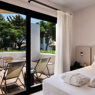 Escapada con Desayuno en Inmood San Roque 4* (San Roque, Cádiz) - D-J