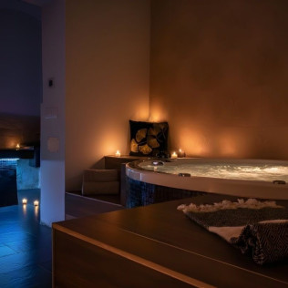 Jacuzzi Privado y Masaje a Elegir en Jamu Rituals Spa & Massage (Barcelona)