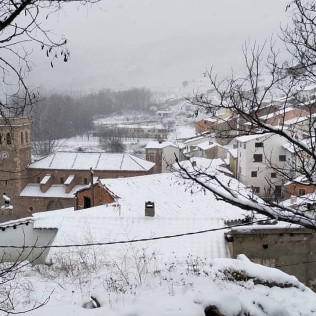 Escapada Rural con Desayuno en Hostería la Barbacana (Tramacastiel, Teruel)