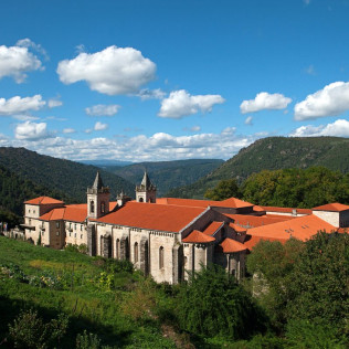 Escapada con Desayuno y Comida o Cena para dos personas en Parador de Santo Estevo (Ourense)