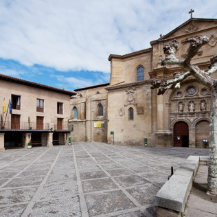 Escapada con Desayuno y Comida o Cena para dos personas en Parador de Santo Domingo de la Calzada (La Rioja)