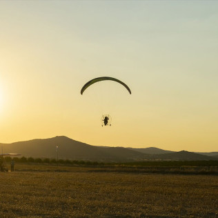 Vuelo en Paramotor con opción de Fotos y Vídeos (Campo Real, Madrid)