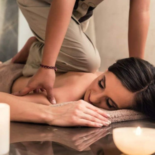 Masaje Royal Thai o Pijat Balinés con Masaje Craneofacial Hot Pindas en Jamu Rituals Spa & Massage (Barcelona)