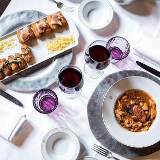 Mesa para dos: Comida o Cena para dos personas en Parador de Alcalá de Henares (Madrid)