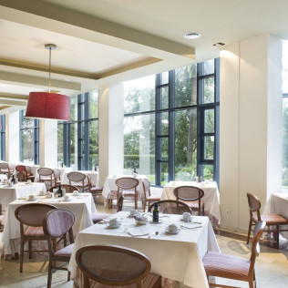 Mesa para dos: Comida o Cena para dos personas en Parador de Limpias (Cantabria)