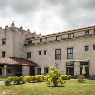 Mesa para dos: Comida o Cena para dos personas en Parador de Tui (Pontevedra)