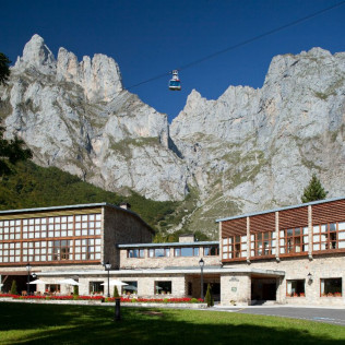 Mesa para dos: Comida o Cena para dos personas en Parador de Fuente Dé (Cantabria)