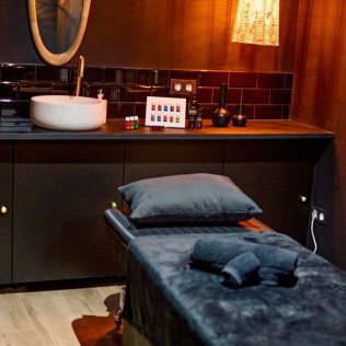 Ritual Full Experience: Diagnóstico Capilar y Facial, Masaje Corporal y Head Spa en Nágar (Madrid)