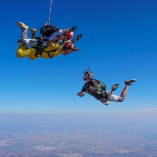 Salto en Paracaídas desde 3100 metros con Fotos y Vídeo interno (Sevilla)