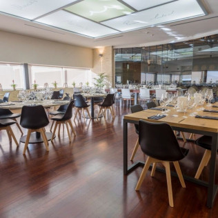 Visita a Bodega Madrid Romero con Cata de 5 Vinos, Aperitivo Gourmet y Circuito Spa para dos en Hotel Lodomar Spa & Talasoterapia 4* (Murcia)