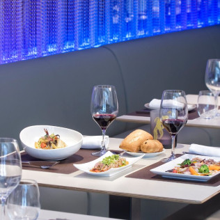 Circuito Spa Mare Nostrum, Masaje Relajante y Comida o Cena en Sallés Hotel Pere IV 4* (Barcelona)