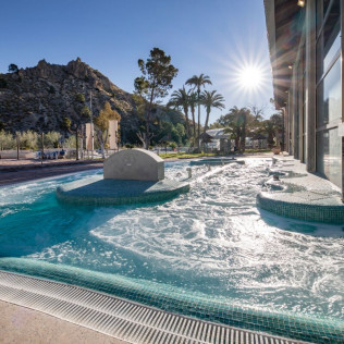 Circuito Spa con Comida en Balneario de Archena y Visita a Museo del Vino en Bodegas con Cata y Tapas para dos (Murcia)