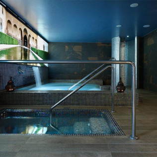 Circuito Termal y Masaje para dos en Gran Hotel Luna de Granada 4* (Granada)