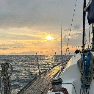 Paseo en Velero con Patrón para dos (Laredo, Cantabria)