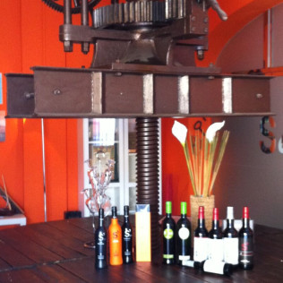 Visita y Degustación de Vino para dos en las Bodegas Sauci (Bollullos, Huelva)