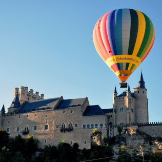 Vuelo Romántico en Globo con Cava, Almuerzo y Reportaje Fotos y Vídeo HD (Segovia)