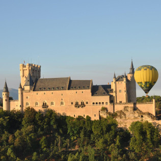 Vuelo en Globo, Cava con Fotos y Almuerzo (Segovia, Ocaña o Aranjuez)