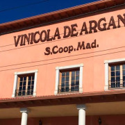 Visita a Bodega Vinícola de Arganda y Degustación de Vinos con Maridaje para dos (Arganda del Rey, Madrid)