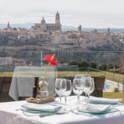 Mesa para dos: Comida o Cena para dos personas en uno de los Paradores de España (98 localizaciones a elegir)